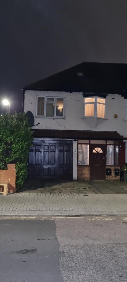 Bloomsbury Apartments - Edgware London Екстер'єр фото
