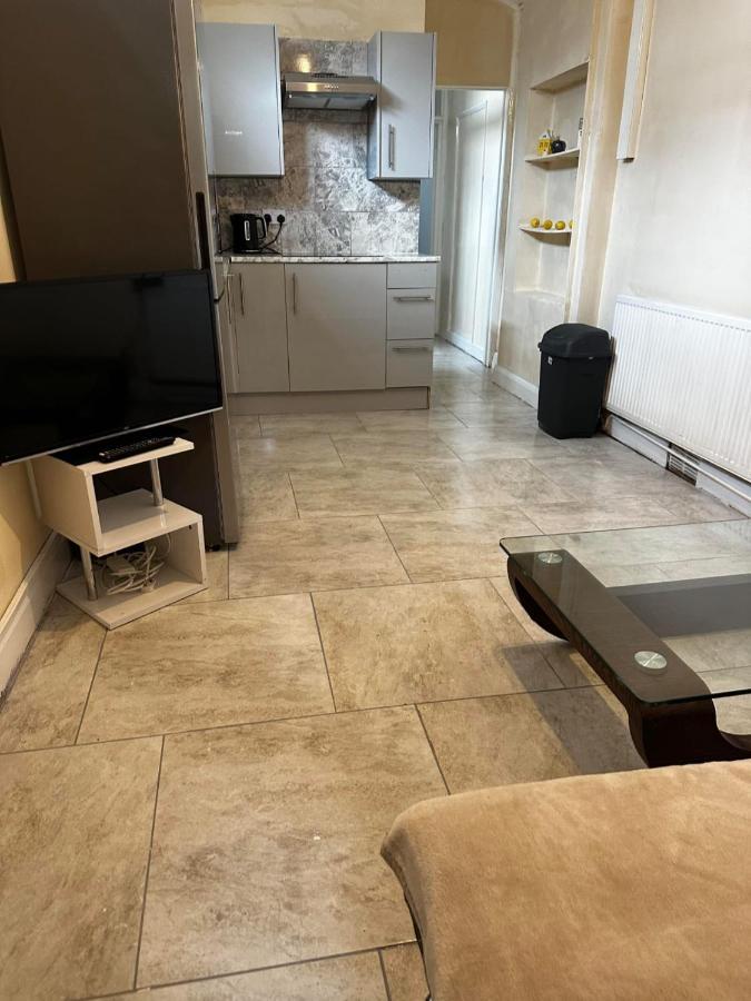 Bloomsbury Apartments - Edgware London Екстер'єр фото
